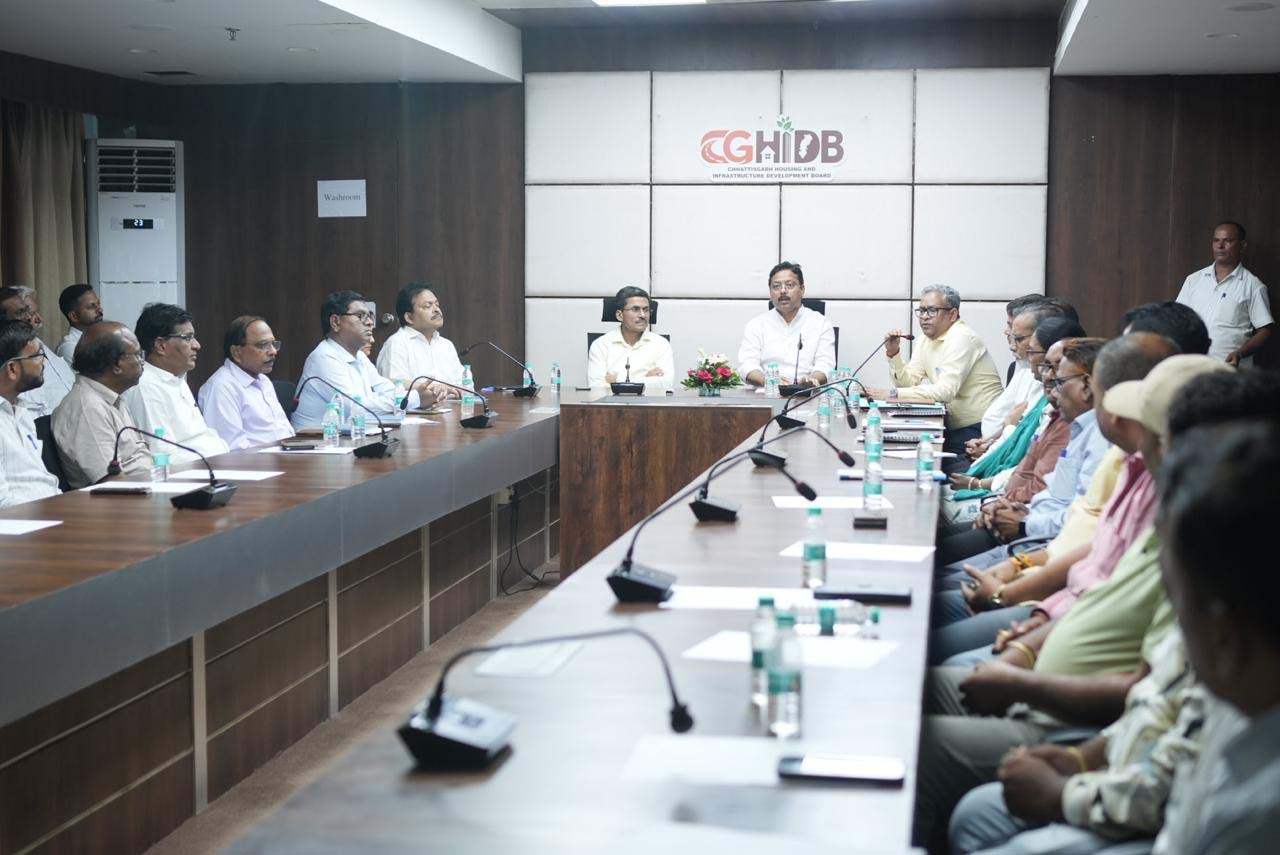 छत्तीसगढ़ गृह निर्माण मंडल ने ठेकेदारों संग की बैठक, गुणवत्ता पर जोर छत्तीसगढ़ गृह निर्माण मंडल ने ठेकेदारों संग की बैठक, गुणवत्ता पर जोर