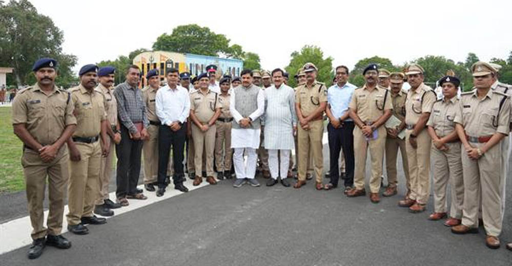 पुलिस विभाग के अधिकारियों-कर्मचारियों ने पदोन्नति पर मुख्यमंत्री डॉ. यादव का जताया आभार पुलिस विभाग के अधिकारियों-कर्मचारियों ने पदोन्नति पर मुख्यमंत्री डॉ. यादव का जताया आभार