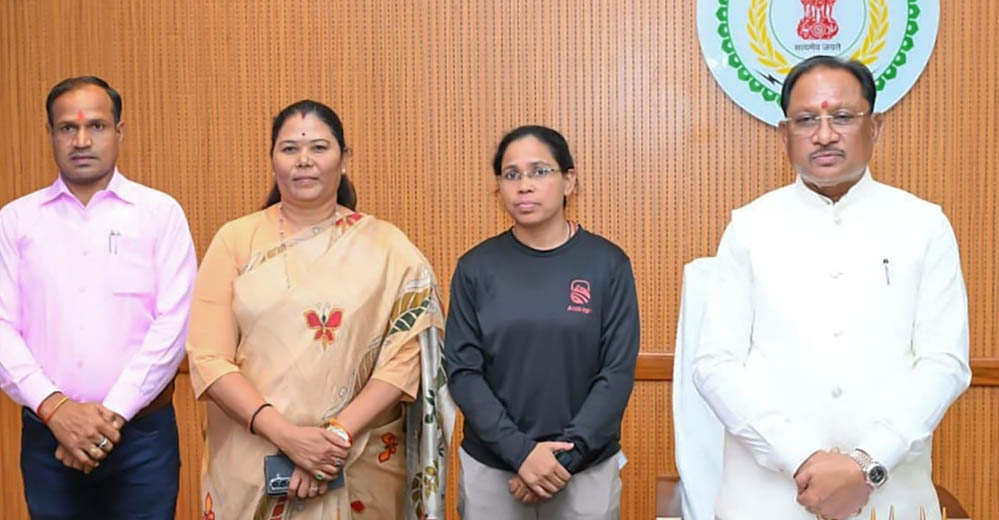 रायपुर : मुख्यमंत्री विष्णुदेव साय ने माउंट एवरेस्ट फतह करने वाली पर्वतारोही अमिता श्रीवास को दी बधाई