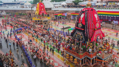 Jagannath Rath Yatra 2026: झमाझम बारिश के बीच जय जगन्नाथ के जयघोष से गूंजा पुरी, लाखों श्रद्धालुओं ने किए दिव्य रथों के दर्शन
