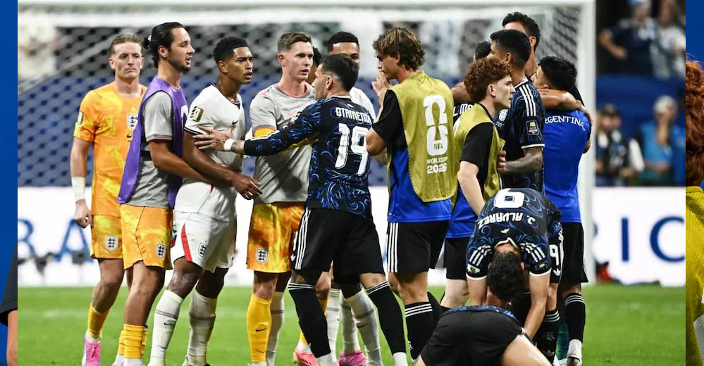 FIFA World Cup: इंग्लैंड की हार के बाद मैदान पर बवाल, जूड बेलिंघम पर अर्जेंटीना खिलाड़ी को थप्पड़ मारने का आरोप FIFA World Cup: इंग्लैंड की हार के बाद मैदान पर बवाल, जूड बेलिंघम पर अर्जेंटीना खिलाड़ी को थप्पड़ मारने का आरोप