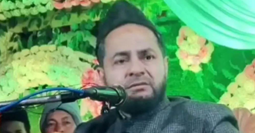 श्रीकृष्ण पांच वक्त के नमाजी बयान पर मचा बवाल, मौलाना जरजिस अंसारी के दावे से बढ़ा विवाद श्रीकृष्ण पांच वक्त के नमाजी बयान पर मचा बवाल, मौलाना जरजिस अंसारी के दावे से बढ़ा विवाद