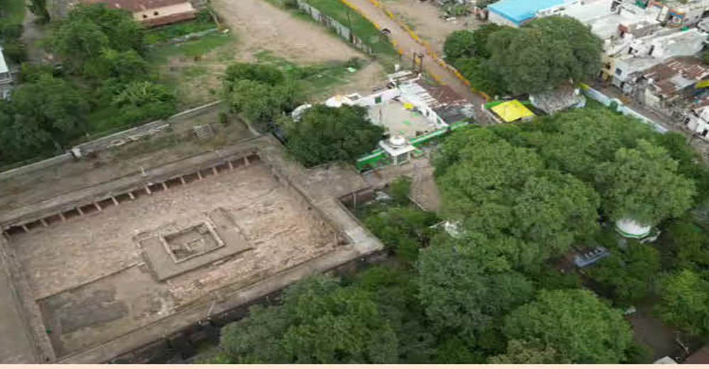 भोजशाला मामले में सुप्रीम कोर्ट के आदेश के बाद बढ़ी हलचल, प्रशासन के सामने 5 बड़ी चुनौतियां भोजशाला मामले में सुप्रीम कोर्ट के आदेश के बाद बढ़ी हलचल, प्रशासन के सामने 5 बड़ी चुनौतियां