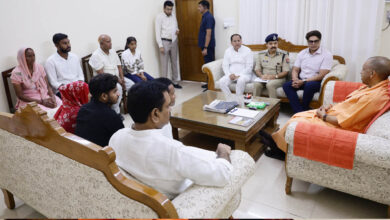 दलित छात्रा ललिता गौतम के परिजनों से मिले मुख्यमंत्री, घटना पर जताया दुःख, कहा दोषी बचेंगे नहीं