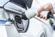 EV Charging Alert: भारत के 45% घर इलेक्ट्रिक कार चार्जिंग के लिए अनफिट, लापरवाही से लग सकती है आग