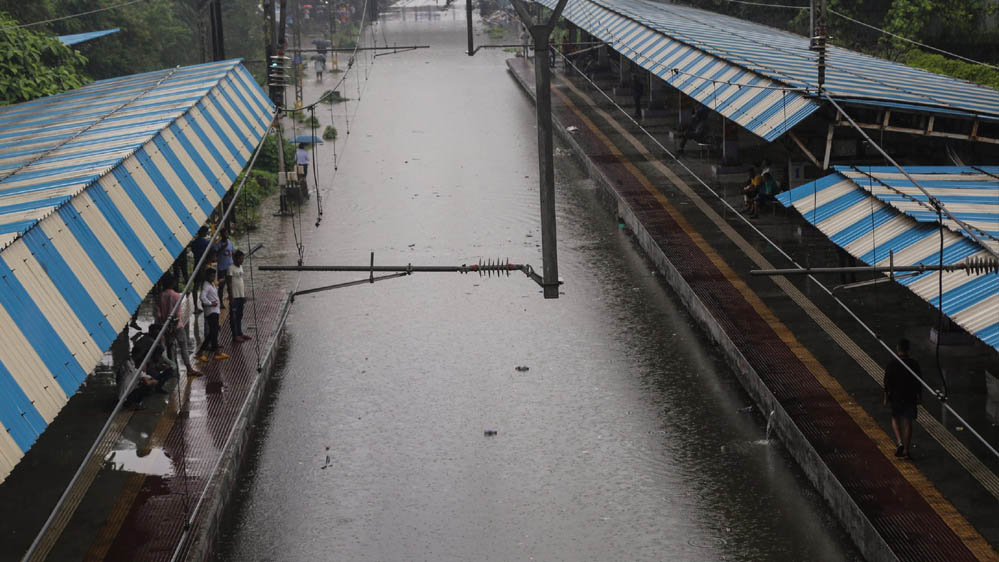 Mumbai Rain Alert: नहीं थम रही बारिश, अंधेरी सबवे बंद, ठाणे समेत कई इलाकों के लिए IMD का अलर्ट Mumbai Rain Alert: नहीं थम रही बारिश, अंधेरी सबवे बंद, ठाणे समेत कई इलाकों के लिए IMD का अलर्ट