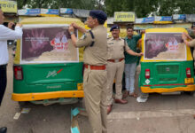 नशे से दूरी, है ज़रूरी 2.0 अभियान तेज, झाबुआ पुलिस ने ऑटो और सवारी वाहनों पर लगाए नशामुक्ति संदेश
