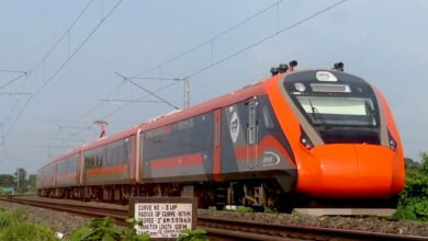 भोपाल-लखनऊ के बीच दौड़ेगी 20 कोच वाली वंदे भारत एक्सप्रेस, जल्द जारी होगा शेड्यूल भोपाल-लखनऊ के बीच दौड़ेगी 20 कोच वाली वंदे भारत एक्सप्रेस, जल्द जारी होगा शेड्यूल