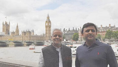 अखिलेश का लंदन दौरा बना चर्चा का विषय, सियासी गलियारों में तेज हुई अटकलें
