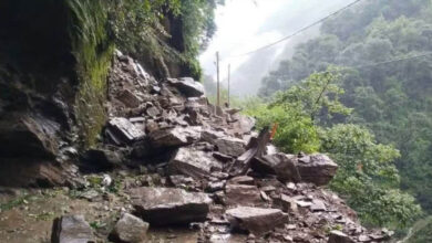 केदारनाथ यात्रा पर बारिश का ब्रेक! गोरीकुंड के पास मलबा-बोल्डर गिरने से यात्रा अगले आदेश तक स्थगित केदारनाथ यात्रा पर बारिश का ब्रेक! गोरीकुंड के पास मलबा-बोल्डर गिरने से यात्रा अगले आदेश तक स्थगित