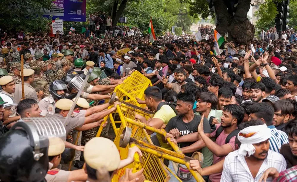 CJP Protest में इस्तेमाल हुई हाईटेक तकनीक! बिना SIM और इंटरनेट के चलता नेटवर्क, पुलिस भी रह गई हैरान CJP Protest में इस्तेमाल हुई हाईटेक तकनीक! बिना SIM और इंटरनेट के चलता नेटवर्क, पुलिस भी रह गई हैरान