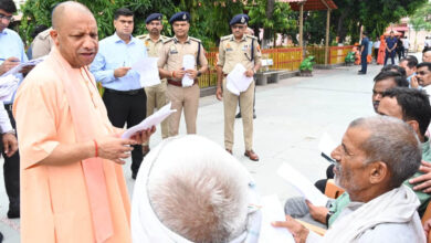 मत करें चिंता, सबकी समस्या पर होगी प्रभावी कार्रवाई : सीएम योगी मत करें चिंता, सबकी समस्या पर होगी प्रभावी कार्रवाई : सीएम योगी