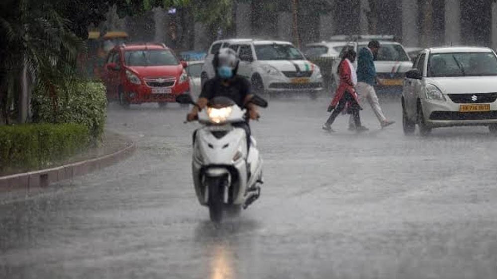 MP Weather Alert: 4 दिन तक भारी बारिश का अलर्ट, शहडोल में आकाशीय बिजली से 3 की मौत, कई जिलों में खतरे की चेतावनी MP Weather Alert: 4 दिन तक भारी बारिश का अलर्ट, शहडोल में आकाशीय बिजली से 3 की मौत, कई जिलों में खतरे की चेतावनी
