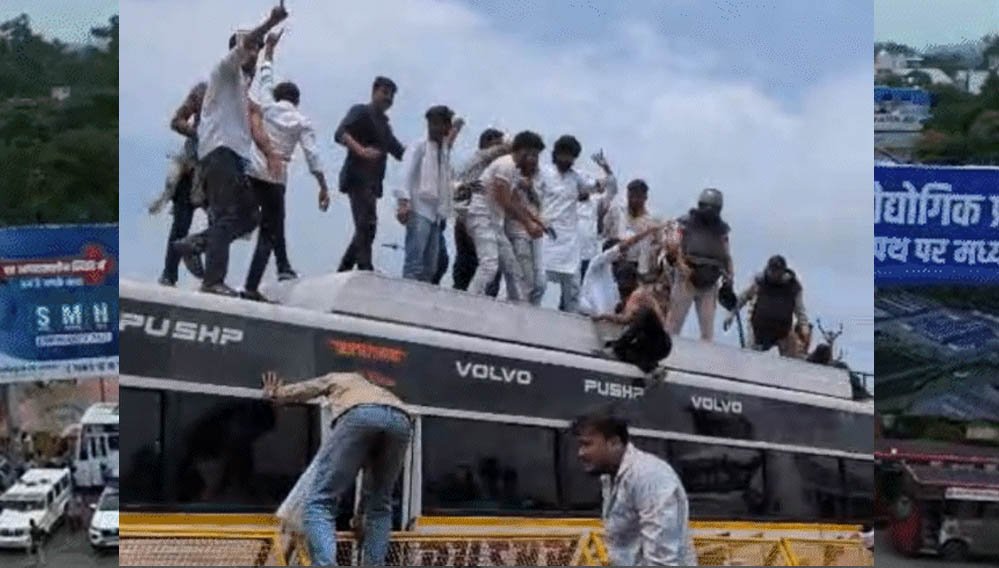 भोपाल में किसान आंदोलन के बीच बड़ा फैसला, CM मोहन यादव ने बनाई वार्ता समिति; अर्धनग्न प्रदर्शन से बढ़ा सियासी ताप