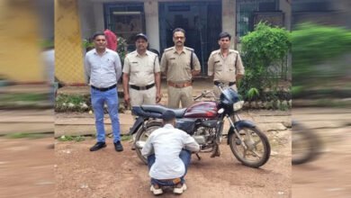 चोरी की बाइक को छुपाने के लिए बदल डाला रंग, चोरी की बाइक सहित पकड़ा गया शातिर चोर, बिलहरी पुलिस को मिली सफलता
