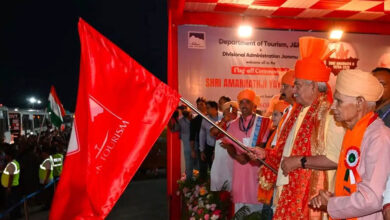 Amarnath Yatra 2026: ‘बम बम भोले’ के जयघोष के बीच पहला जत्था रवाना, एलजी मनोज सिन्हा ने दिखाई हरी झंडी Amarnath Yatra 2026: ‘बम बम भोले’ के जयघोष के बीच पहला जत्था रवाना, एलजी मनोज सिन्हा ने दिखाई हरी झंडी