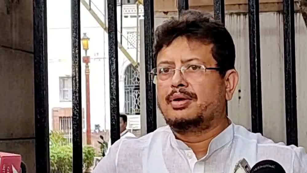 TMC चुनाव चिह्न पर संकट? आज चुनाव आयोग पहुंचेगा ऋतब्रत गुट, ममता बनर्जी की बढ़ेंगी मुश्किलें!