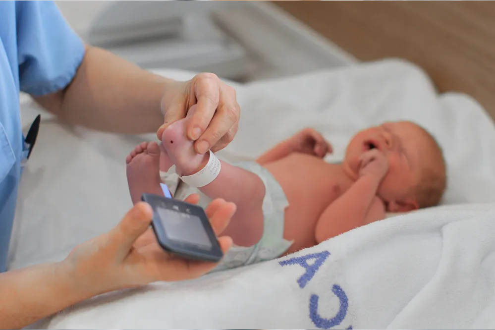बार-बार ब्लड टेस्ट से बच्चों को खतरा? NICU में भर्ती नवजातों पर चौंकाने वाला दावा बार-बार ब्लड टेस्ट से बच्चों को खतरा? NICU में भर्ती नवजातों पर चौंकाने वाला दावा