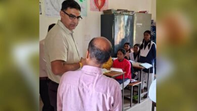 नवागत कलेक्टर रत्नाकर झा ने विद्यालयों एवं छात्रावास का किया निरीक्षण
