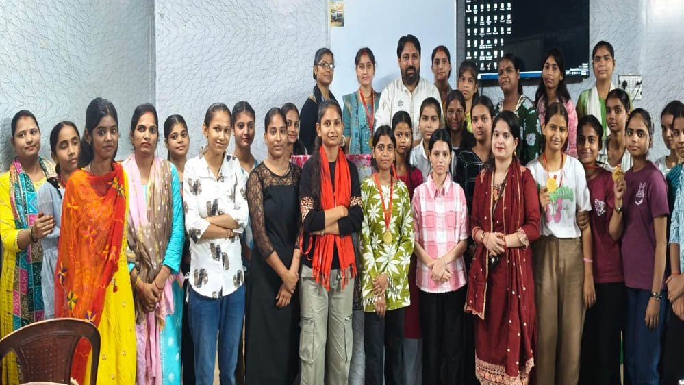 गुरु पूर्णिमा महोत्सव में गुरु पूजन और प्रतिभा सम्मान समारोह संपन्न, डॉ. उमाशंकर पचौरी ने बताया गुरु का महत्व गुरु पूर्णिमा महोत्सव में गुरु पूजन और प्रतिभा सम्मान समारोह संपन्न, डॉ. उमाशंकर पचौरी ने बताया गुरु का महत्व