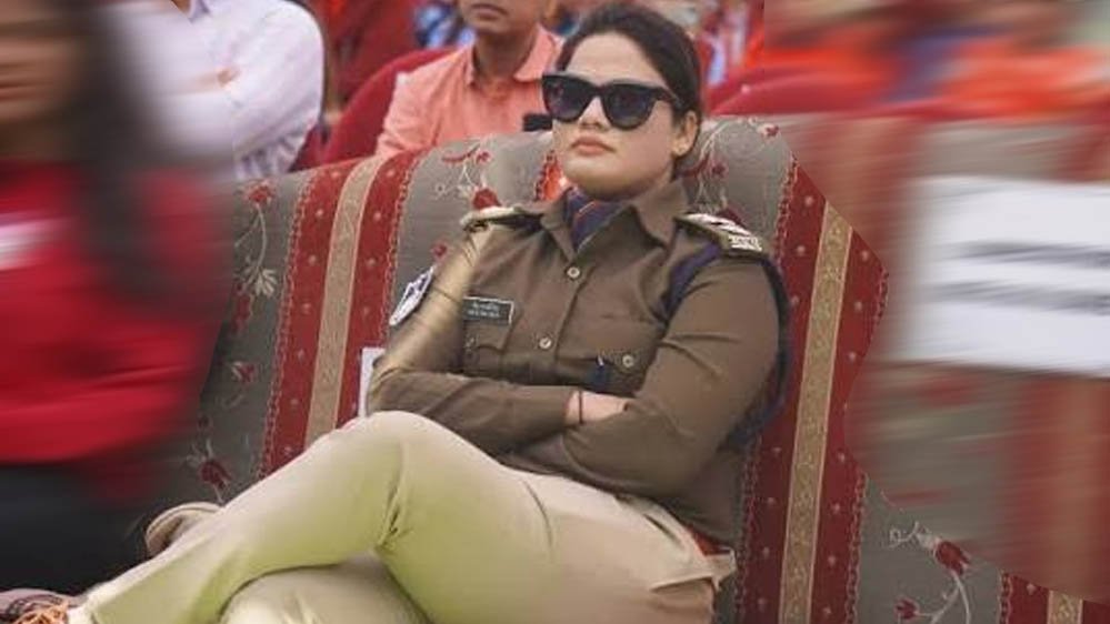 CSP नेहा पच्चीसिया की बढ़ीं मुश्किलें, अवैध वसूली मामले की जांच जबलपुर ASP को; तीन थानों का प्रभार भी छीना CSP नेहा पच्चीसिया की बढ़ीं मुश्किलें, अवैध वसूली मामले की जांच जबलपुर ASP को; तीन थानों का प्रभार भी छीना