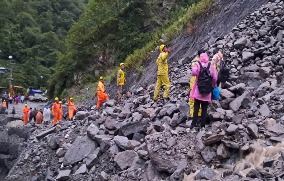 Uttarakhand Weather: फ्लैश फ्लड का खतरा, केदारनाथ यात्रा रोकी गई; 850 श्रद्धालु फंसे Uttarakhand Weather: फ्लैश फ्लड का खतरा, केदारनाथ यात्रा रोकी गई; 850 श्रद्धालु फंसे