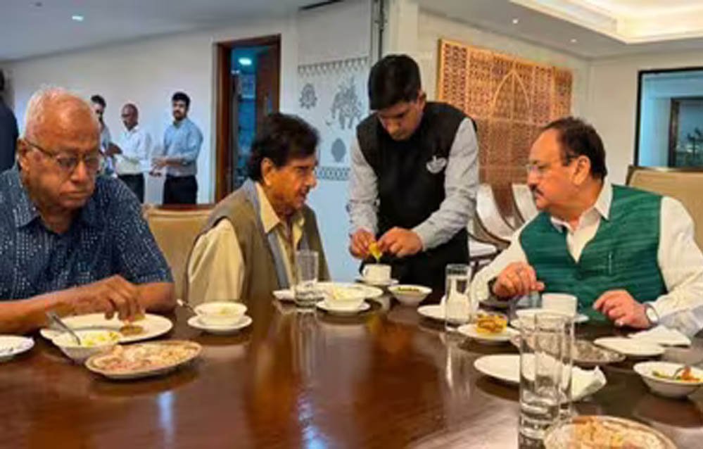 ममता बनर्जी को लग सकता है बड़ा झटका? अमित शाह के साथ दिखे सौगत रॉय, शत्रुघ्न सिन्हा ने नड्डा को बताया पुराना दोस्त ममता बनर्जी को लग सकता है बड़ा झटका? अमित शाह के साथ दिखे सौगत रॉय, शत्रुघ्न सिन्हा ने नड्डा को बताया पुराना दोस्त