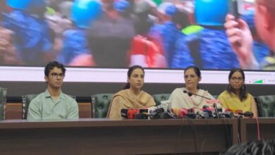 पापा की यूनिफॉर्म खून से लाल थी’—घायल पुलिसकर्मी की बेटी का छलका दर्द, CJP प्रदर्शन पर उठाए सवाल पापा की यूनिफॉर्म खून से लाल थी’—घायल पुलिसकर्मी की बेटी का छलका दर्द, CJP प्रदर्शन पर उठाए सवाल