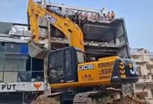 लखनऊ अलीगंज अग्निकांड वाली इमारत पर एलडीए का बुलडोजर चला