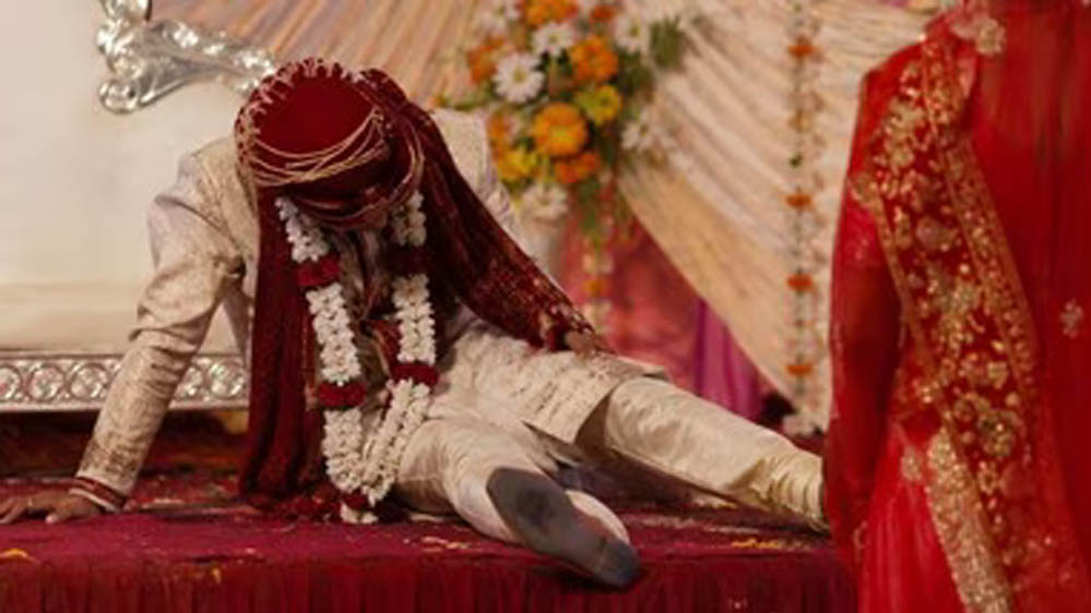 कानपुर: दूल्हे के नागिन डांस पर दुल्हन ने ठुकराई शादी, फिर दोनों पक्षों में जमकर हुआ बवाल कानपुर: दूल्हे के नागिन डांस पर दुल्हन ने ठुकराई शादी, फिर दोनों पक्षों में जमकर हुआ बवाल