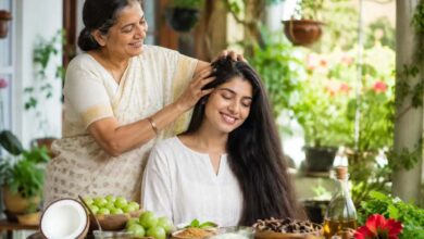 दादी-नानी के देसी नुस्खे, बालों को बनाएंगे मजबूत, घने और चमकदार दादी-नानी के देसी नुस्खे, बालों को बनाएंगे मजबूत, घने और चमकदार