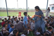 सोशल मीडिया की गुहार पर गांव पहुंची बाल चौपाल, बच्चों को मिले अधिकारों के सबक