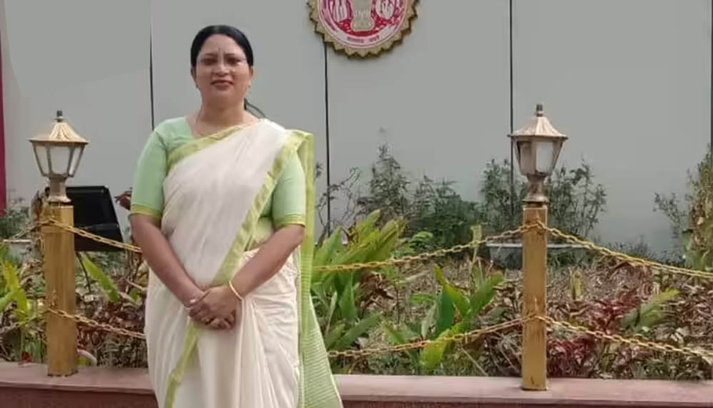 उमरिया की बहू प्रियंका सिंह मसराम ने MPPSC में रचा इतिहास, हिंदी की असिस्टेंट प्रोफेसर बनीं उमरिया की बहू प्रियंका सिंह मसराम ने MPPSC में रचा इतिहास, हिंदी की असिस्टेंट प्रोफेसर बनीं
