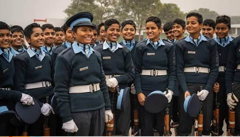 75% अग्निवीरों को मिलेगी पक्की नौकरी? तीनों सेनाओं ने ज्यादा सैनिकों की मांग क्यों बढ़ाई, जानें पूरा मामला 75% अग्निवीरों को मिलेगी पक्की नौकरी? तीनों सेनाओं ने ज्यादा सैनिकों की मांग क्यों बढ़ाई, जानें पूरा मामला