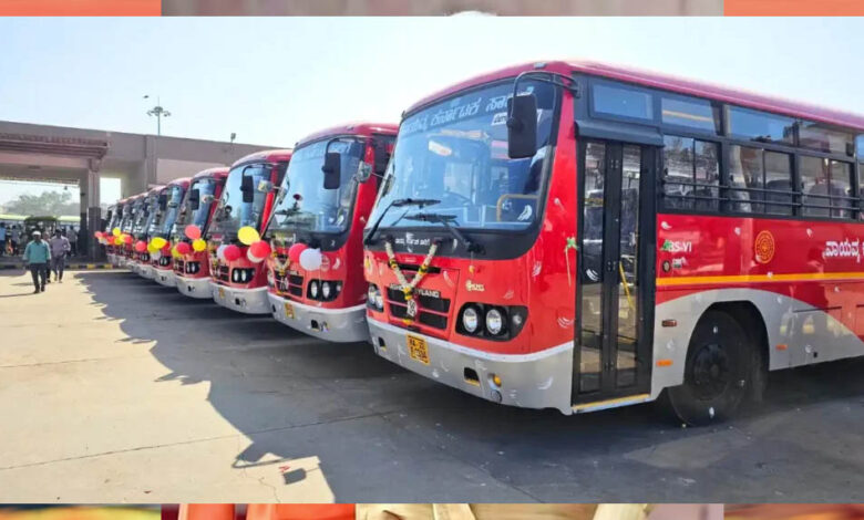 बिना हेडलाइट दौड़ती रहीं सरकारी बसें! मोबाइल टॉर्च के सहारे सफर, कर्नाटक में KKRTC पर सियासी घमासान बिना हेडलाइट दौड़ती रहीं सरकारी बसें! मोबाइल टॉर्च के सहारे सफर, कर्नाटक में KKRTC पर सियासी घमासान