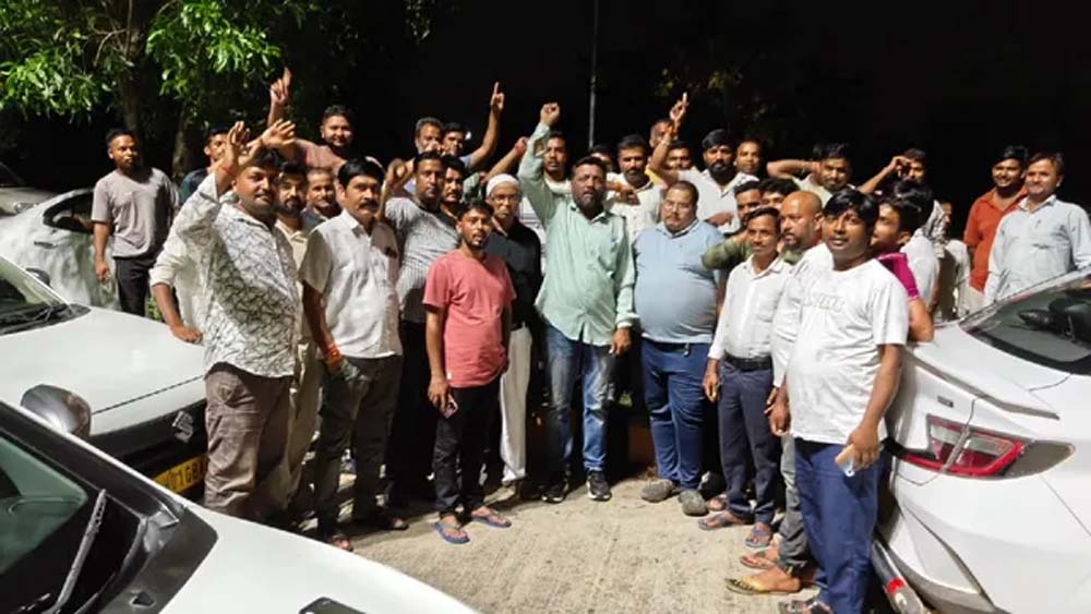 रांची में ऑनलाइन कैब चालकों की हड़ताल जारी, 12 हजार ड्राइवर आंदोलन में शामिल। रांची में ऑनलाइन कैब चालकों की हड़ताल जारी, 12 हजार ड्राइवर आंदोलन में शामिल।