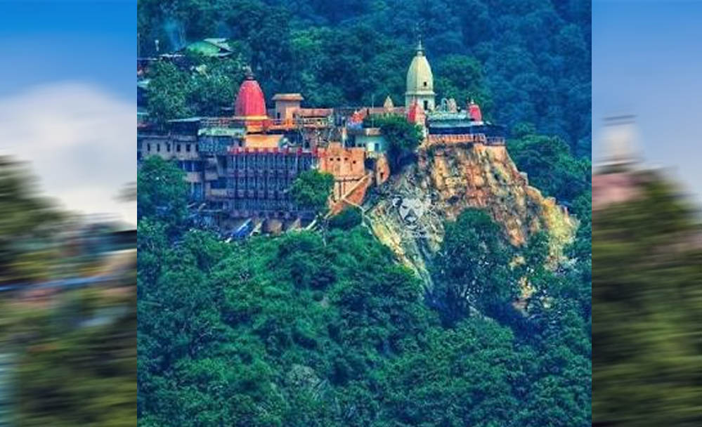 हरिद्वार के मनसा देवी मंदिर में बड़ा बदलाव, अब पुजारी पहनेंगे बिना जेब वाले कुर्ते हरिद्वार के मनसा देवी मंदिर में बड़ा बदलाव, अब पुजारी पहनेंगे बिना जेब वाले कुर्ते