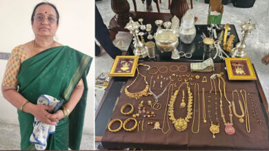 कर्नाटक में लोकायुक्त का बड़ा एक्शन! कृषि अधिकारी पुष्पा के घर छापे में सोना-नकदी बरामद, जांच जारी कर्नाटक में लोकायुक्त का बड़ा एक्शन! कृषि अधिकारी पुष्पा के घर छापे में सोना-नकदी बरामद, जांच जारी