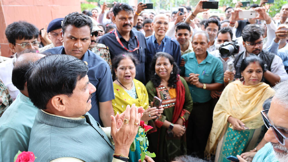 सीएम डॉ. मोहन ने 10 साल बाद दिया प्रमोशन, गदगद हुए कर्मचारी, ढोल-नगाड़ों से किया स्वागत सीएम डॉ. मोहन ने 10 साल बाद दिया प्रमोशन, गदगद हुए कर्मचारी, ढोल-नगाड़ों से किया स्वागत