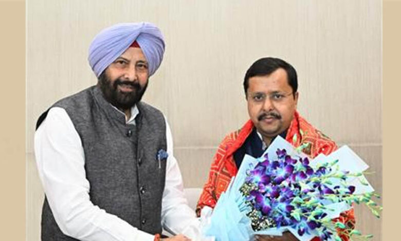 ‘राम मंदिर की जगह अस्पताल’ वाले बयान पर BJP का हमला, ढिल्लों बोले- केजरीवाल का मंदिर प्रेम सिर्फ चुनावी दिखावा ‘राम मंदिर की जगह अस्पताल’ वाले बयान पर BJP का हमला, ढिल्लों बोले- केजरीवाल का मंदिर प्रेम सिर्फ चुनावी दिखावा