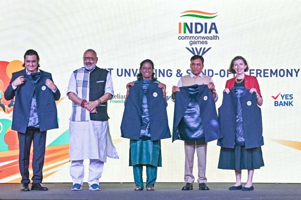 ग्लासगो कॉमनवेल्थ गेम्स के लिए रवाना हुआ भारतीय दल, खिलाड़ियों को मिली भव्य विदाई ग्लासगो कॉमनवेल्थ गेम्स के लिए रवाना हुआ भारतीय दल, खिलाड़ियों को मिली भव्य विदाई