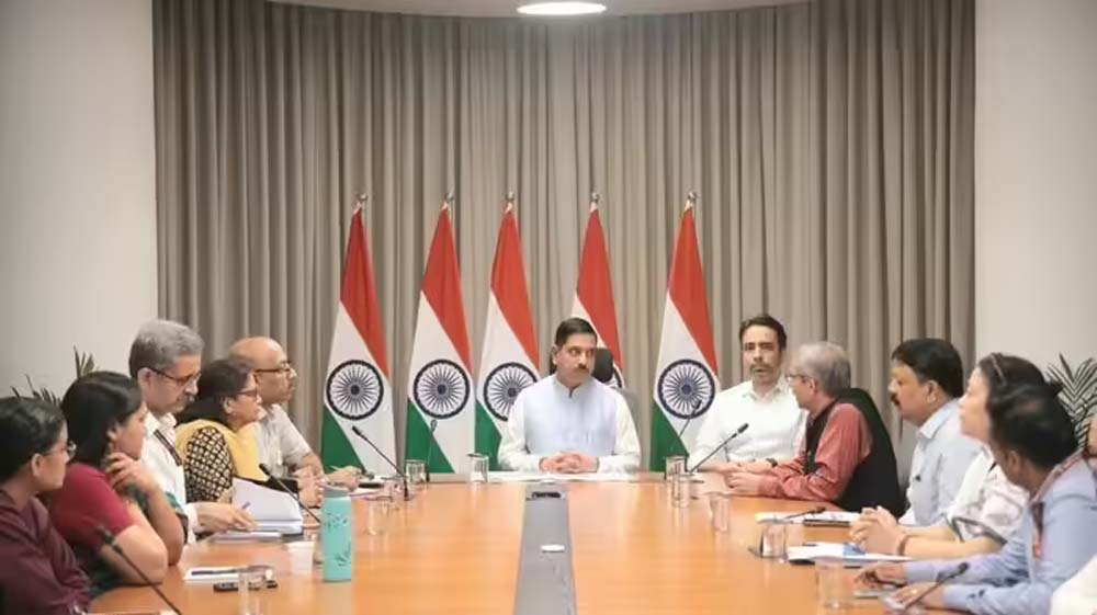 प्रह्लाद जोशी ने संभाला शिक्षा मंत्रालय, परीक्षा सुधार और NEP पर होगी नजर प्रह्लाद जोशी ने संभाला शिक्षा मंत्रालय, परीक्षा सुधार और NEP पर होगी नजर