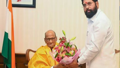 महाराष्ट्र में सियासी हलचल तेज! शिंदे के दफ्तर पहुंचे शरद पवार, NCP विधायकों संग बैठक से NDA में शामिल होने की अटकलें महाराष्ट्र में सियासी हलचल तेज! शिंदे के दफ्तर पहुंचे शरद पवार, NCP विधायकों संग बैठक से NDA में शामिल होने की अटकलें