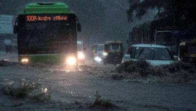 दिल्ली-NCR में बारिश से हाल बेहाल! नोएडा-गुरुग्राम की सड़कें जलमग्न, कई जगह लंबा ट्रैफिक जाम दिल्ली-NCR में बारिश से हाल बेहाल! नोएडा-गुरुग्राम की सड़कें जलमग्न, कई जगह लंबा ट्रैफिक जाम