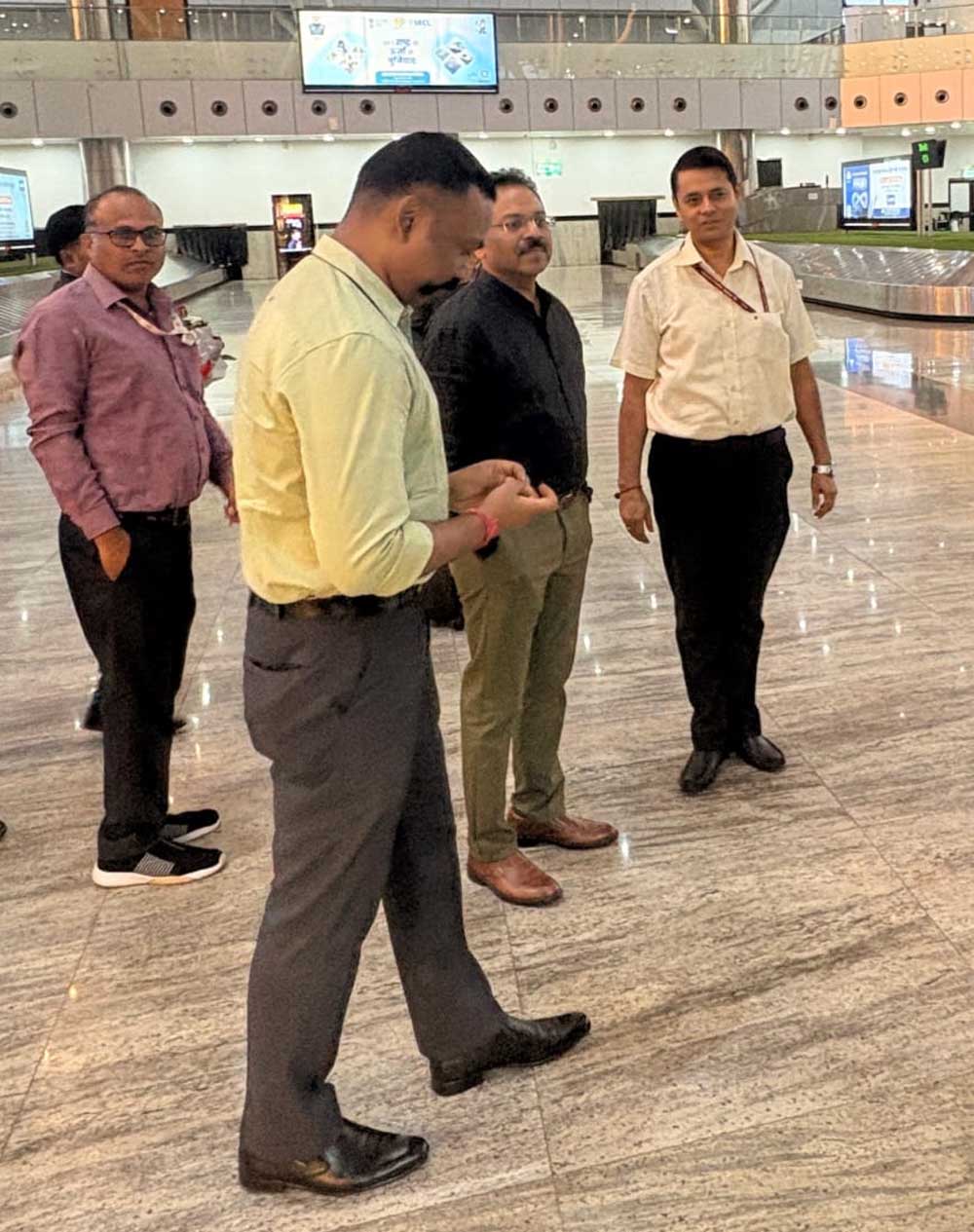 भारत सरकार के पर्यटन मंत्रालय के अतिरिक्त सचिव एवं महानिदेशक सुमन बिल्ला का रायपुर एयरपोर्ट पर हुआ आत्मीय स्वागत भारत सरकार के पर्यटन मंत्रालय के अतिरिक्त सचिव एवं महानिदेशक सुमन बिल्ला का रायपुर एयरपोर्ट पर हुआ आत्मीय स्वागत