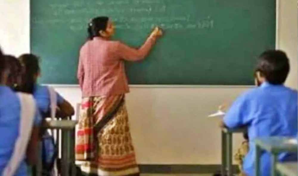 बिहार में शिक्षकों की छुट्टी के लिए नई SOP लागू, अब तय फॉर्म में ही करना होगा आवेदन बिहार में शिक्षकों की छुट्टी के लिए नई SOP लागू, अब तय फॉर्म में ही करना होगा आवेदन