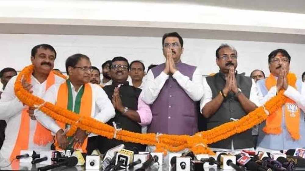 बांकीपुर उपचुनाव से पहले प्रशांत किशोर को झटका, प्रो. सिन्हा समेत कई नेता BJP में शामिल बांकीपुर उपचुनाव से पहले प्रशांत किशोर को झटका, प्रो. सिन्हा समेत कई नेता BJP में शामिल