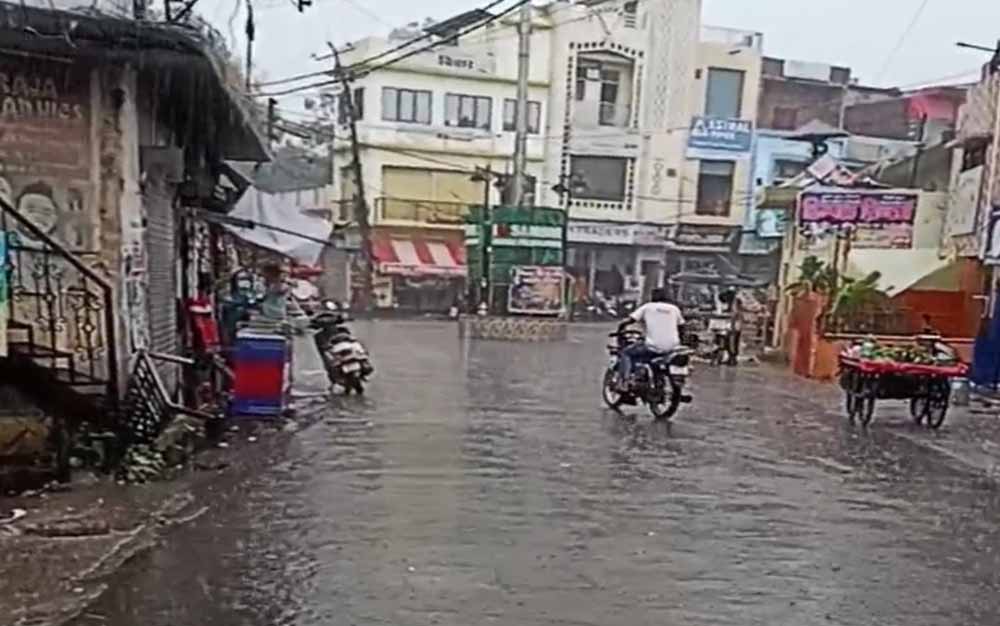CG Weather Alert: छत्तीसगढ़ में 5 दिन तक मेहरबान रहेगा मानसून, कई जिलों में झमाझम बारिश के आसार CG Weather Alert: छत्तीसगढ़ में 5 दिन तक मेहरबान रहेगा मानसून, कई जिलों में झमाझम बारिश के आसार