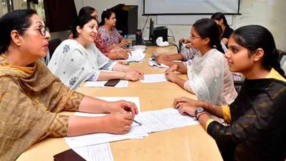 CG कॉलेज एडमिशन 2026: तीसरी मेरिट लिस्ट के बाद भी हजारों सीटें खाली, बढ़ी चिंता CG कॉलेज एडमिशन 2026: तीसरी मेरिट लिस्ट के बाद भी हजारों सीटें खाली, बढ़ी चिंता