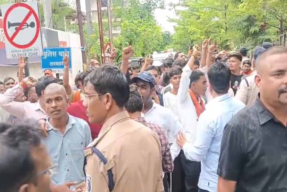 बिलासपुर में प्रार्थना सभा पर बवाल, हिंदू संगठनों ने लगाया धर्मांतरण कराने का आरोप बिलासपुर में प्रार्थना सभा पर बवाल, हिंदू संगठनों ने लगाया धर्मांतरण कराने का आरोप